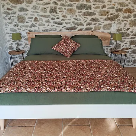 La Source Du Bonheur Et Table D'hotes * Rieupeyroux (Aveyron)