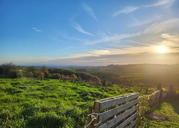 La Source Du Bonheur Et Table D'hotes Panzió Rieupeyroux