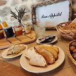 La Source Du Bonheur Et Table D'hôtes Couette-café 3*