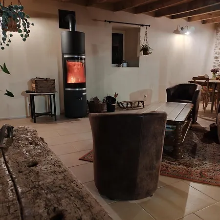 La Source Du Bonheur Et Table D'hotes Bed and breakfast Rieupeyroux (Aveyron)