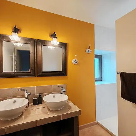 Bed & Breakfast La Source Du Bonheur Et Table D'hotes Rieupeyroux (Aveyron)