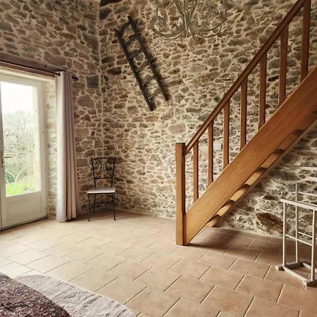 La Source Du Bonheur Et Table D'hotes Bed & Breakfast Rieupeyroux (Aveyron)
