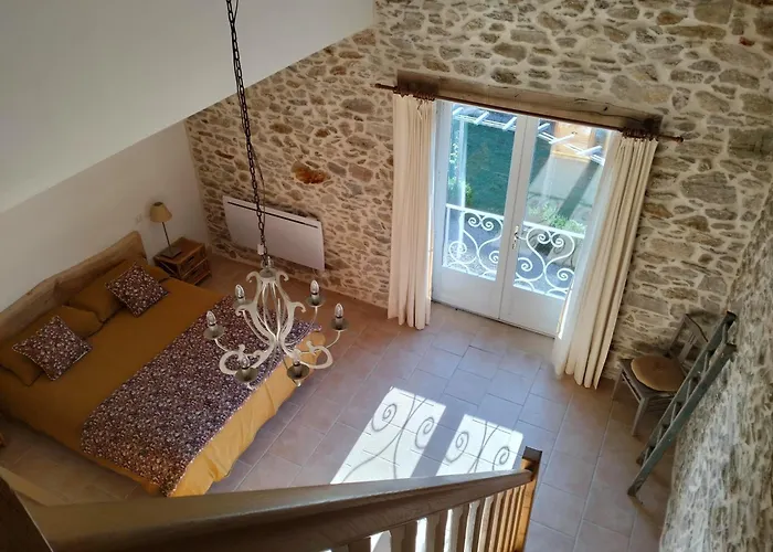 Oda ve Kahvaltı La Source Du Bonheur Et Table D'hotes 3*