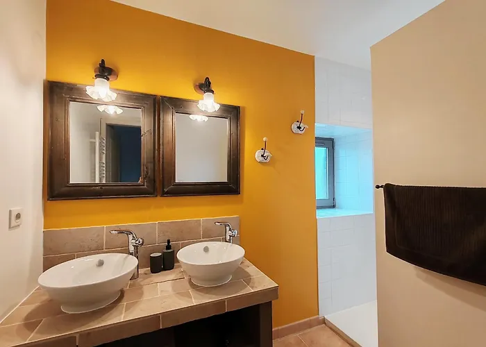 Oda ve Kahvaltı La Source Du Bonheur Et Table D'hotes Rieupeyroux (Aveyron)