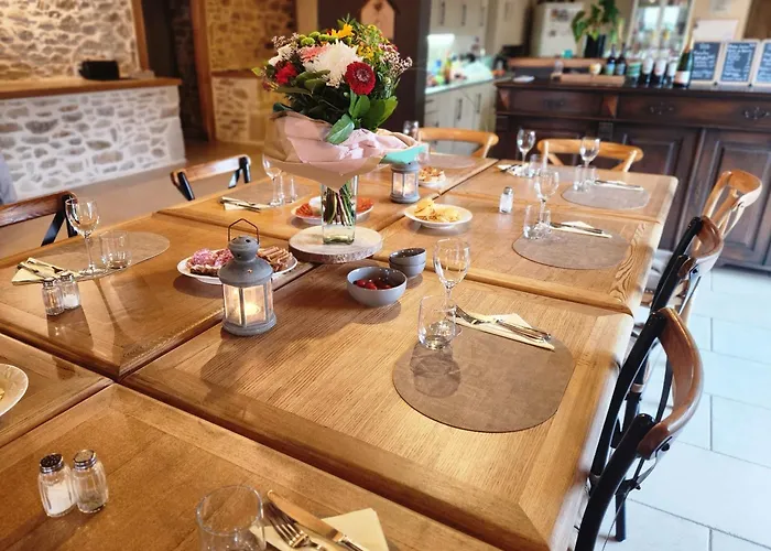 La Source Du Bonheur Et Table D'hotes Bed & Breakfast Rieupeyroux (Aveyron)