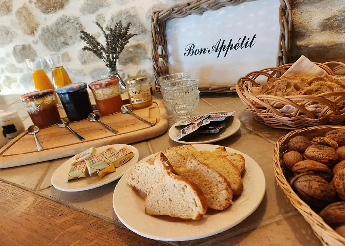 La Source Du Bonheur Et Table D'hotes Bed & Breakfast 3*